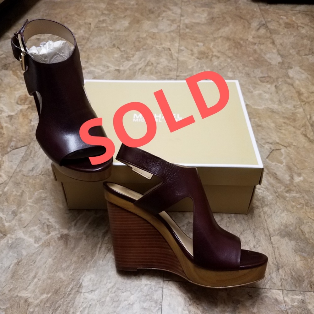 MICHAEL Michael Kors

Josephine Wedge Sandals